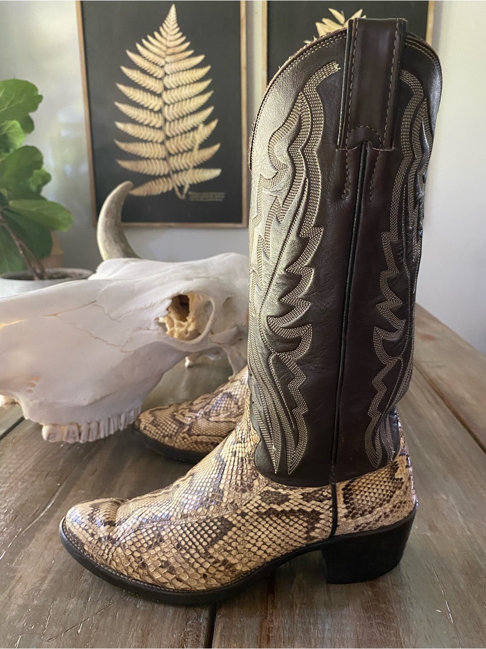 Vtg Justins Snakeskin Exotic Cowgirl Cowboy
Western Boots Womens 7D Tan Brown - Picture 2 of 7
